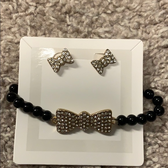 Bow earring and bracelet set. - Picture 1 of 2